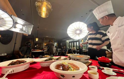 揭秘杨子给黄圣依90现金真相