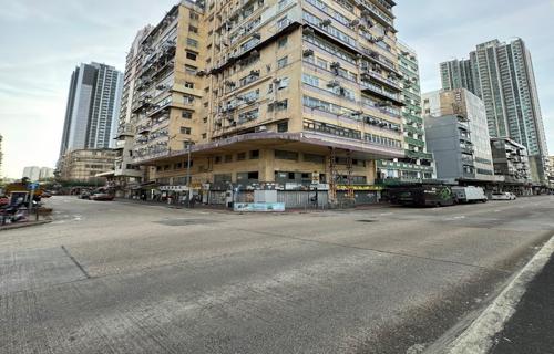 AI技术在医疗领域的应用越来越广泛通过深度学习和图像识别技术AI可以对患者的病历数据进行深度分析帮助